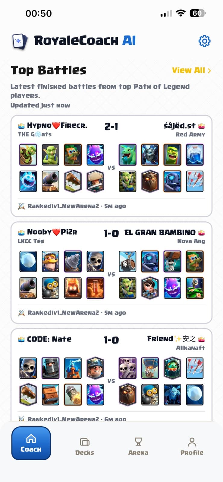 RoyaleCoach AI top battles feed with player names, decks, and match scores